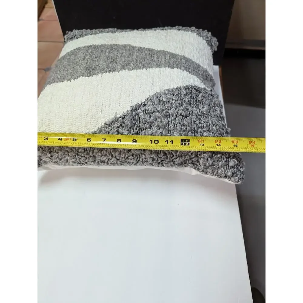 Murmur  Embroidered Throw Hand woven New $126.00 Linen Pillow 15